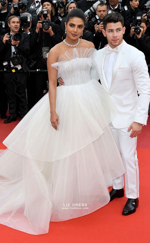 Priyanka Chopra White Luxury Applique Wedding Dress | Vestido de casamento  perfeito, Casamento perfeito, Casamento