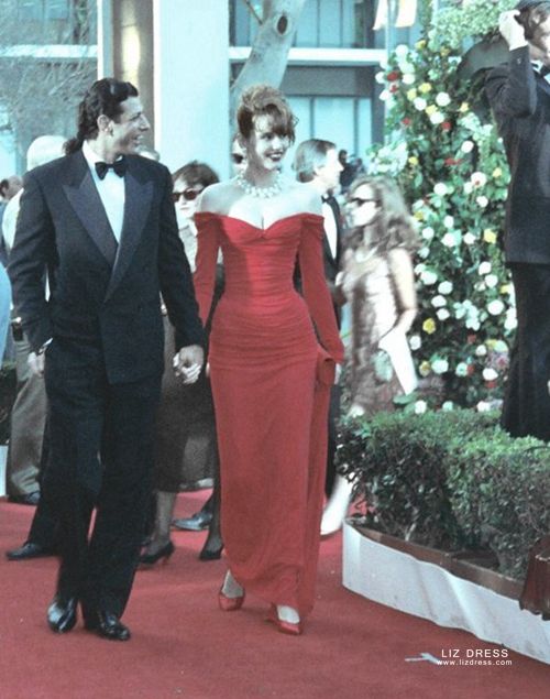 11 Best Oscar Dresses Of All Time