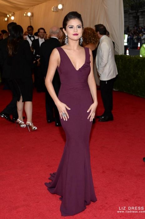 Maroon red hot sale carpet dresses