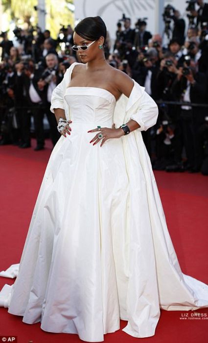 Rihanna white dress online